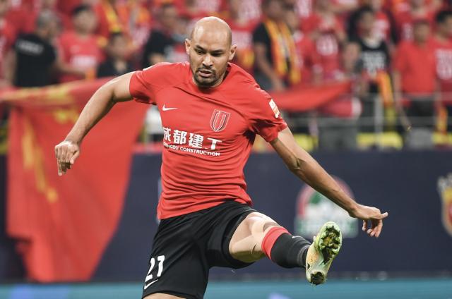 中国九游体育-【中超】曼巴破门费利佩戴帽 蓉城4比1逆转大连人